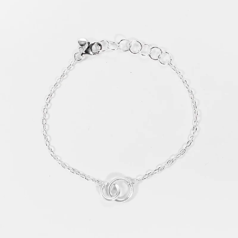 infinity bracelets for women-Brushed Silver Interlocking Circle Bracelet