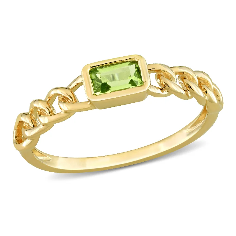 vintage engagement rings-Mimi & Max 1/3ct TGW Octagon-Cut Peridot Interlocking Design Ring in 14k Yellow Gold