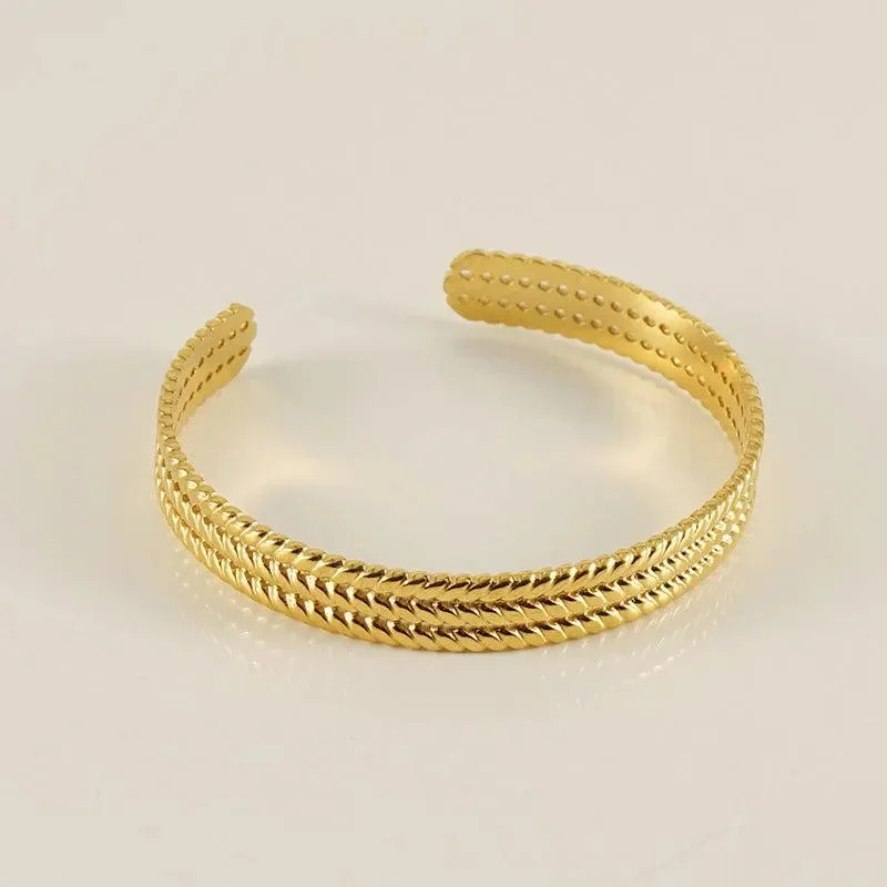 simple bracelets for women-Trendy Geometric Gold Cuff Bracelet – Elegant Statement Piece for Any Occasion